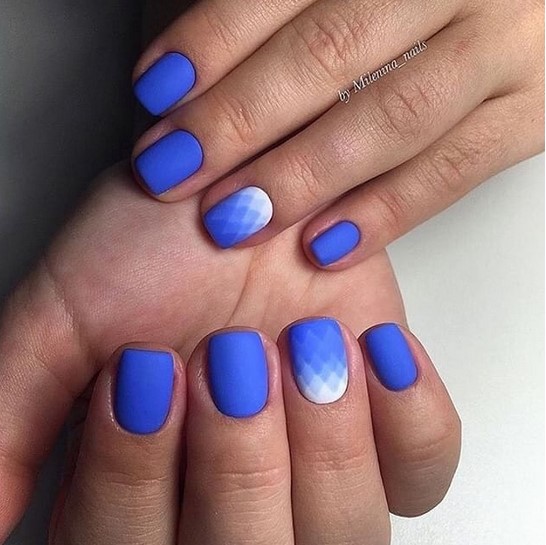 Matte blue gradient nails