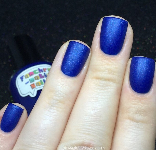 Matte blue ombre nails short