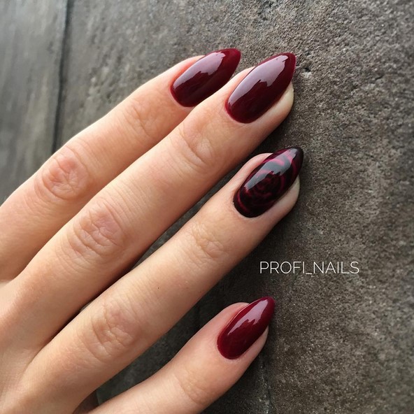 Red and blak ombre gel nails