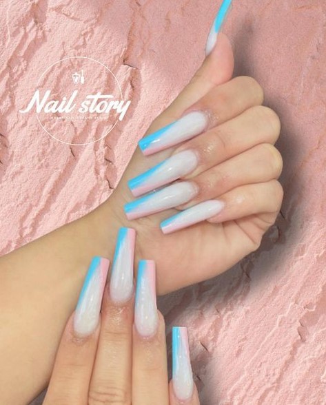 Soft white and baby blue coffin nails